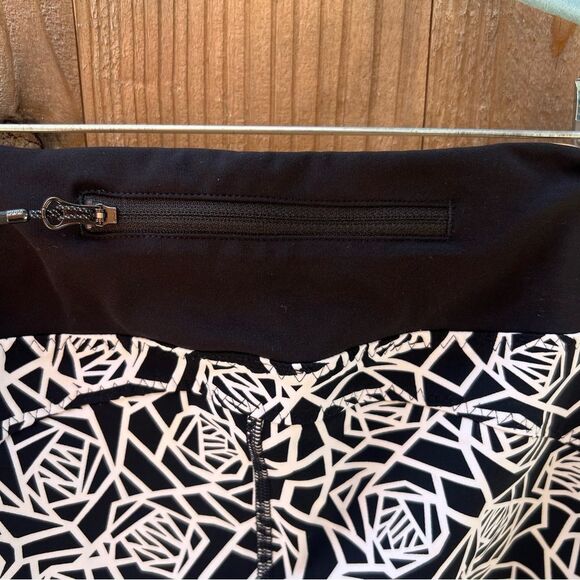 Lululemon leggings - size 6. - Picture 3 of 6